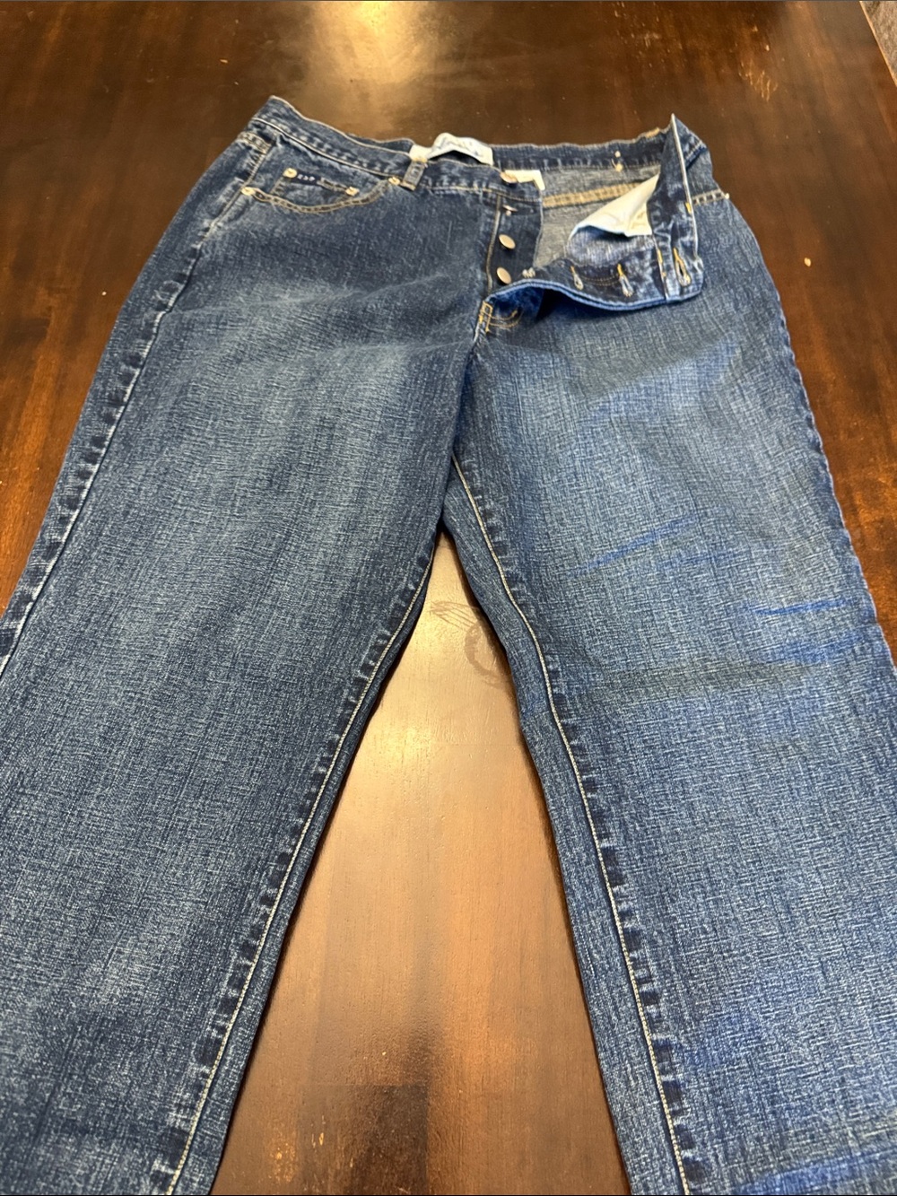 Women's Straight-Leg Mid-Rise Jeans in Medium Blue